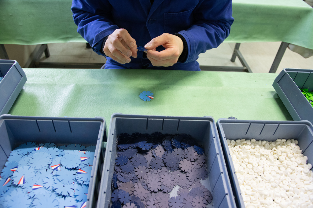 La corolle du Bleuet en cours d'assemblage.